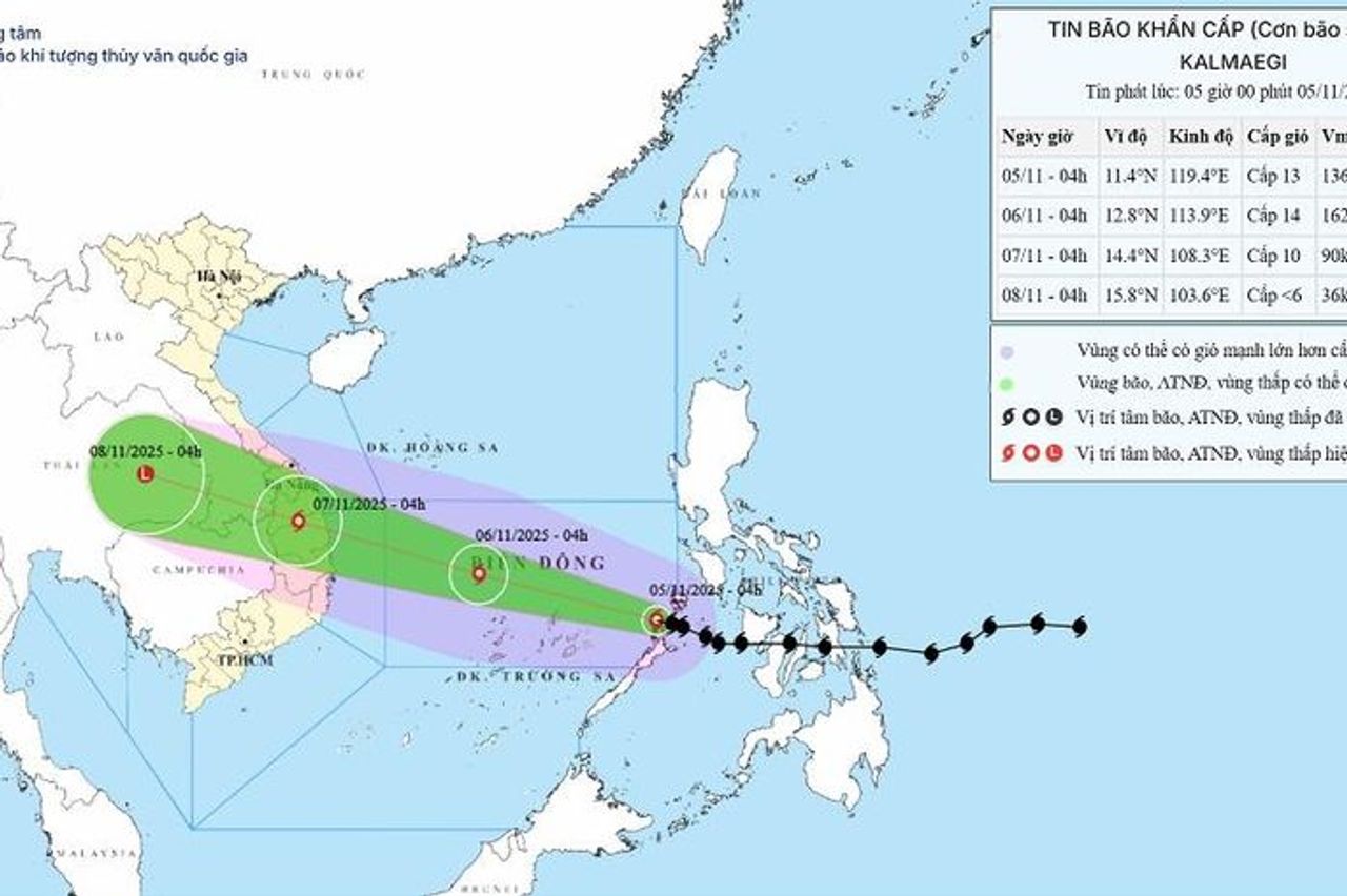 Bão KALMAEGI đã vào biển Đông thành cơn bão số 13, có thể đạt cấp 14, giật cấp 17 - Báo Điện tử Tiếng nói Việt Nam