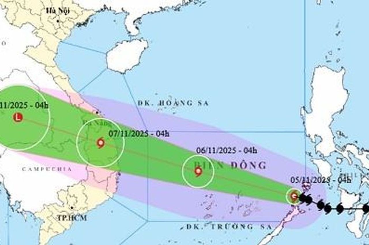 Bão Kalmaegi vào Biển Đông thành bão số 13, giật cấp 16 và tiếp tục mạnh thêm - Báo VietnamNet