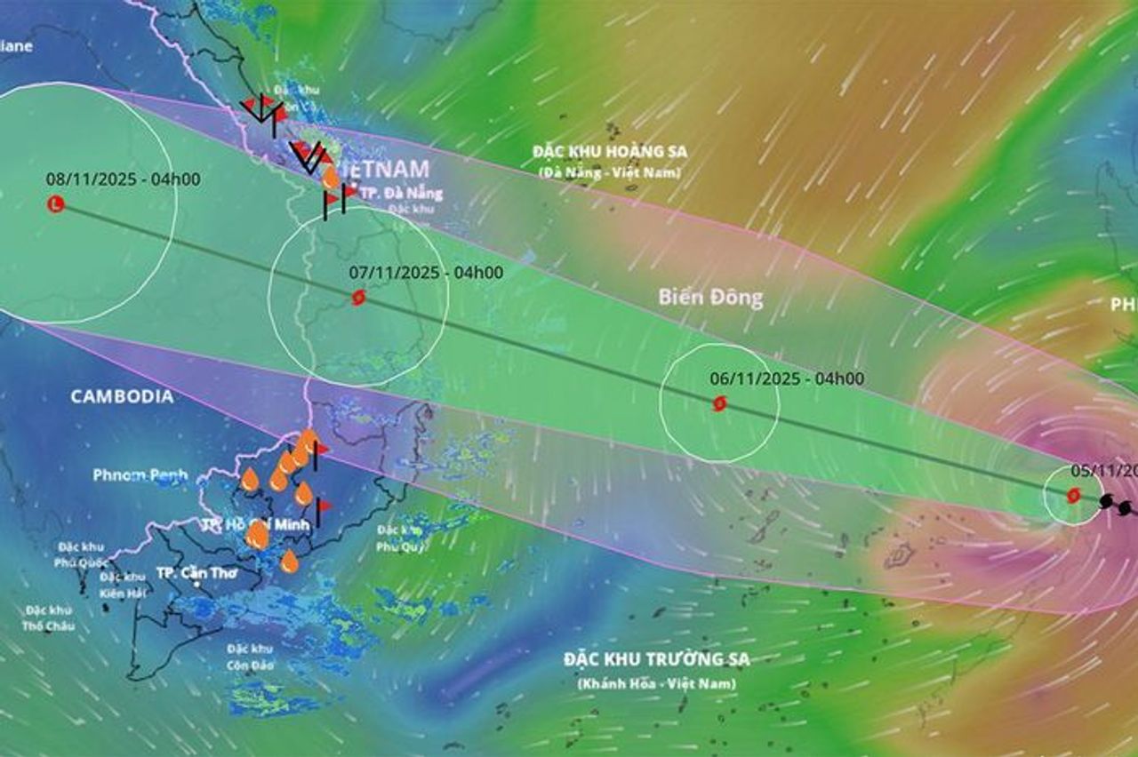 Bão Kalmaegi giật cấp 16 vào Biển Đông, nguy cơ gây dông lốc trước khi đổ bộ - Báo VTC News