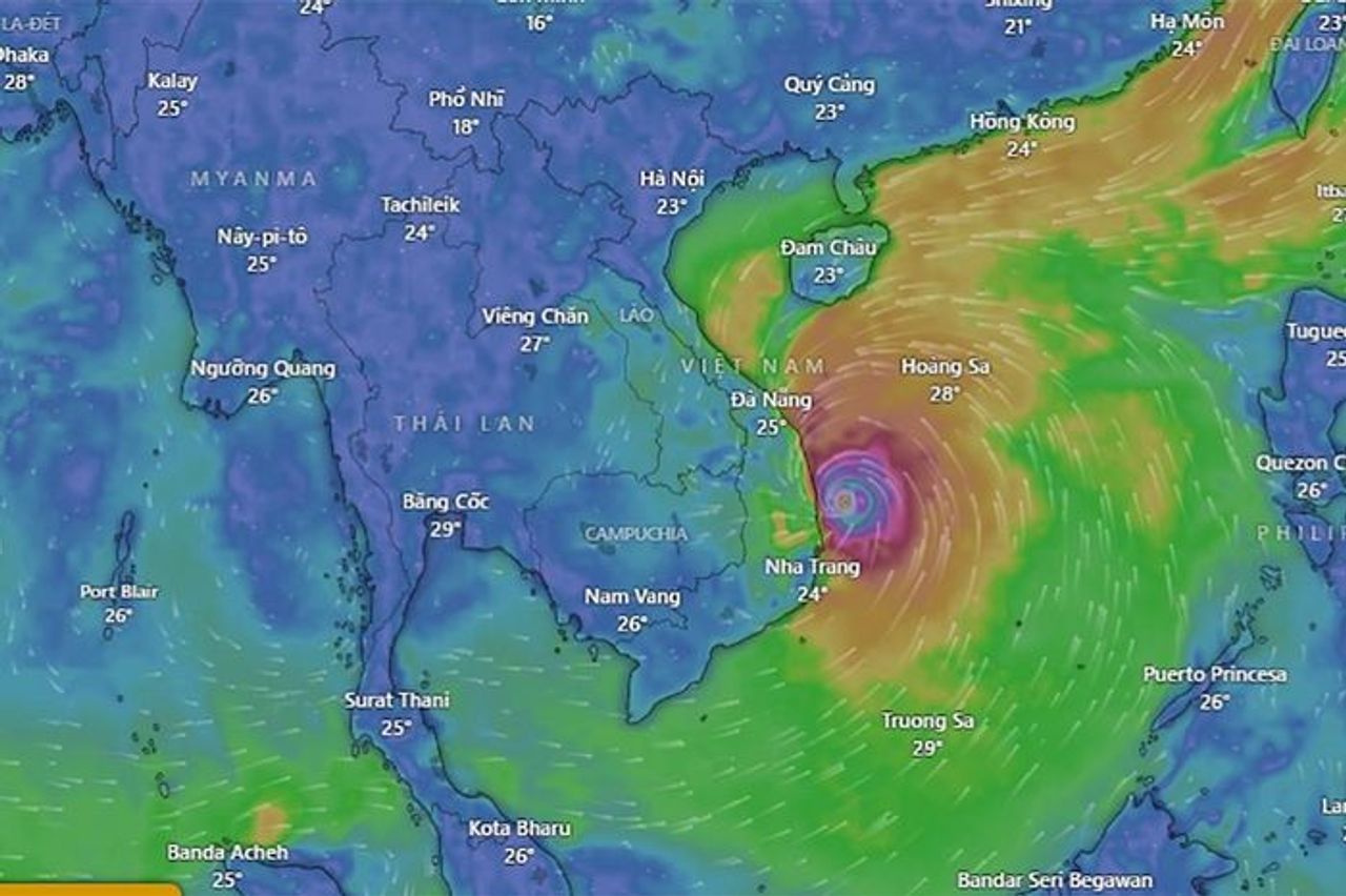 Bão Kalmaegi giật cấp 17, mưa vượt 600mm đổ bộ vào đất liền miền Trung đêm 6/11 - Báo Điện tử Tiếng nói Việt Nam