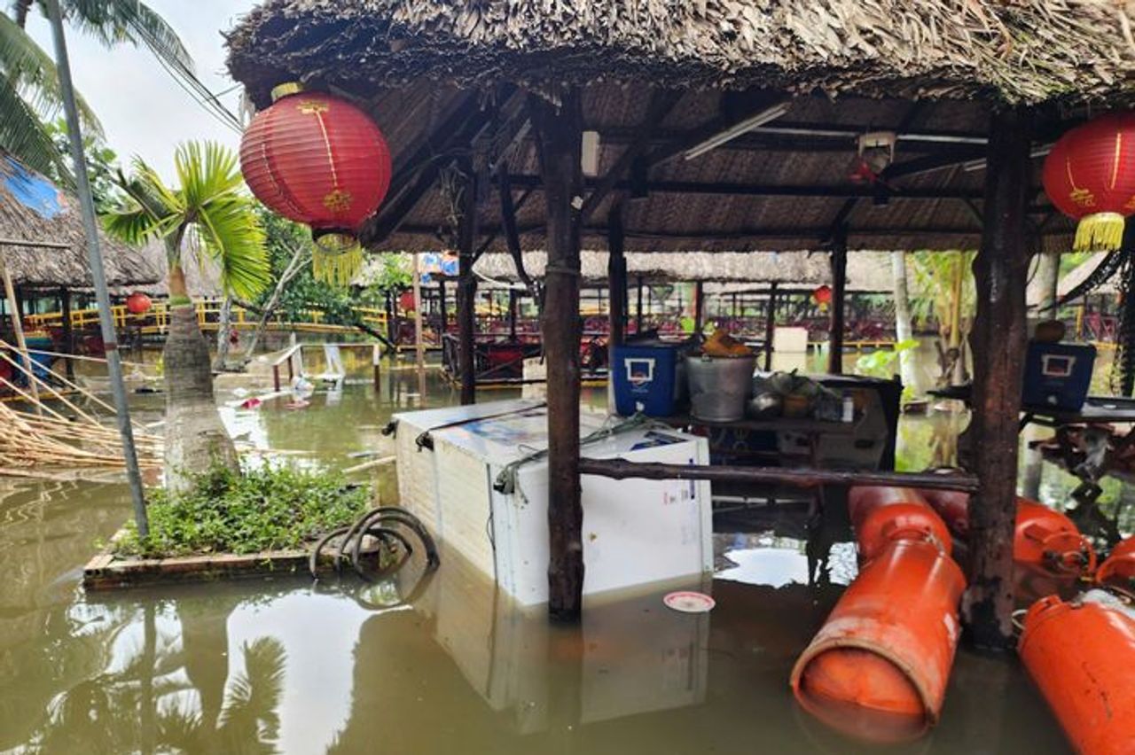 Mưa lớn kết hợp triều cường, người dân vùng trũng thấp TP.HCM khả năng chuẩn bị 'chạy' ngập - Báo Pháp Luật TP.HCM