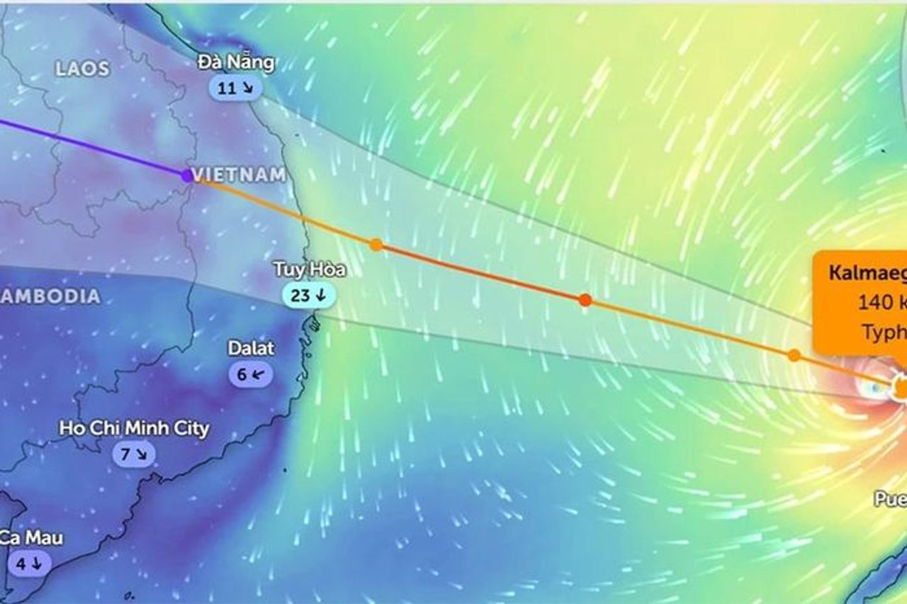 Bão số 13 tăng cấp, giật cấp 17 ở Biển Đông - Báo Nhân Dân