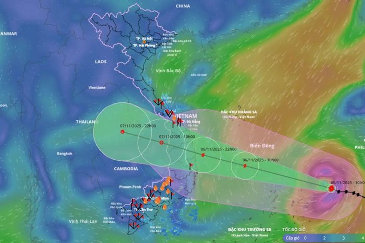 Tâm bão số 13 đang cách đảo Song Tử Tây 450km - Đài Phát thanh và truyền hình Hà Nội