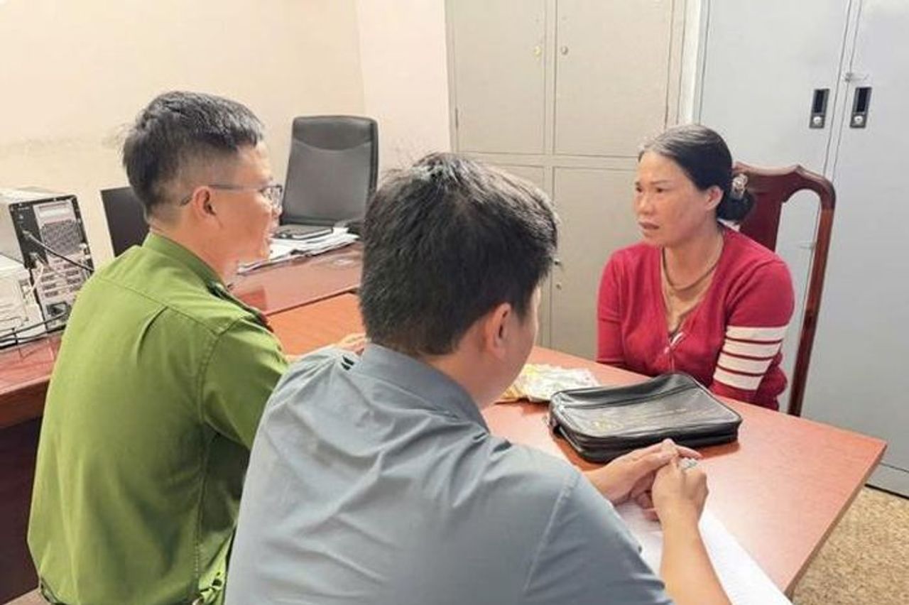 Bắt 'nữ quái' cướp giật tài sản của cụ ông bán vé số - Báo Sức Khỏe & Đời Sống