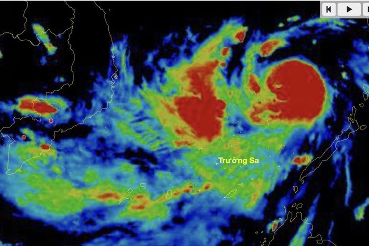 Ngày mai bão số 13 đổ bộ miền Trung, bão đang giật cấp 17 - Báo Pháp Luật TP.HCM
