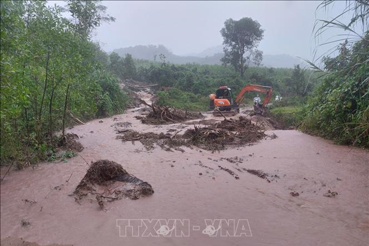 Bão số 13 tăng cấp, gây mưa lớn khu vực từ Đà Nẵng đến Đắk Lắk - Báo Quân Đội Nhân Dân