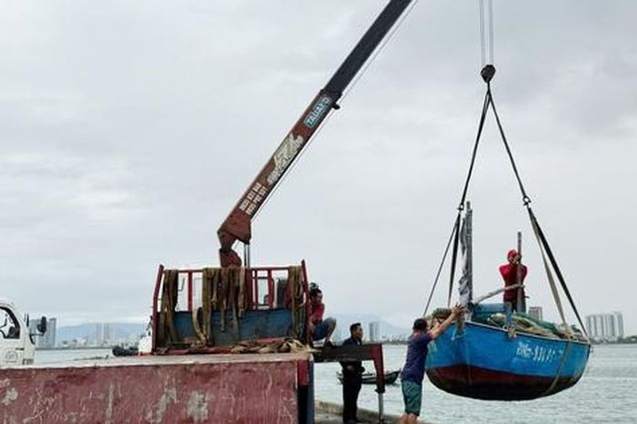 Bão Kalmaegi sắp đổ bộ, Đà Nẵng cho học sinh nghỉ học - Báo Người Lao Động