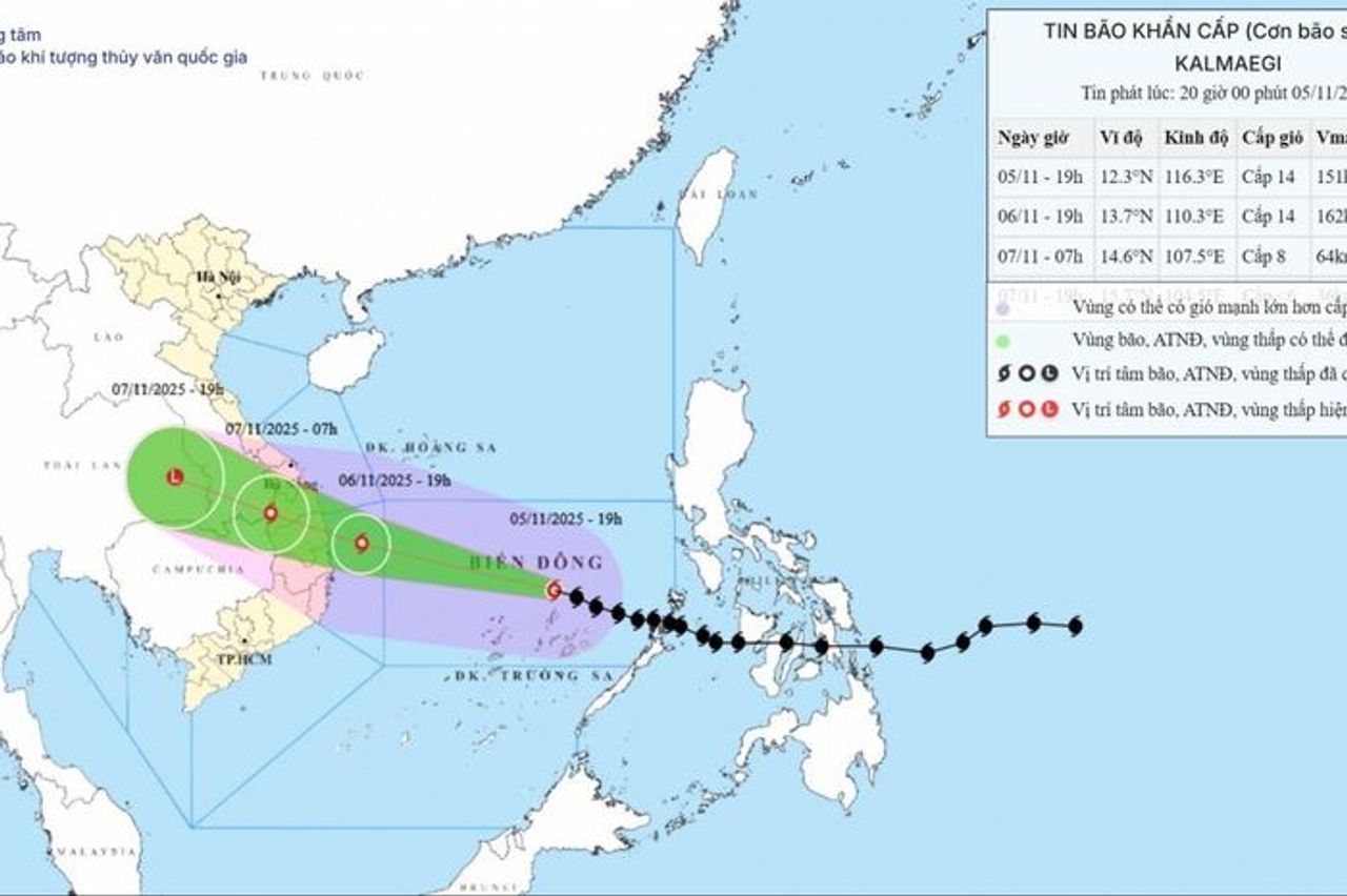 Bão số 13 di chuyển nhanh, cách đảo Song Tử Tây khoảng 240km - Báo Điện tử Tiếng nói Việt Nam
