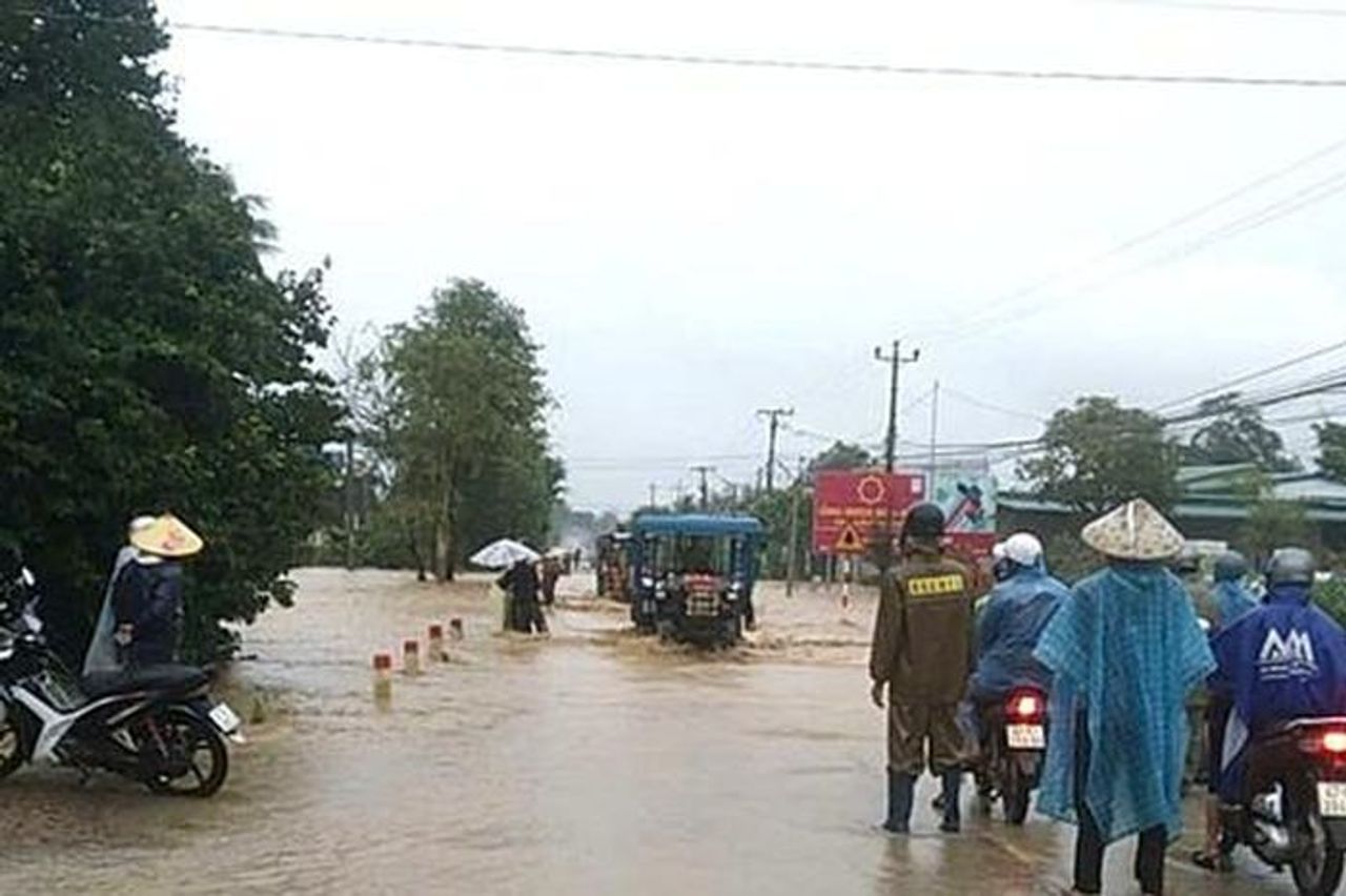 Mưa lớn khiến các tuyến quốc lộ, tỉnh lộ tại Đắk Lắk ngập sâu, giao thông chia cắt - Báo Xây Dựng